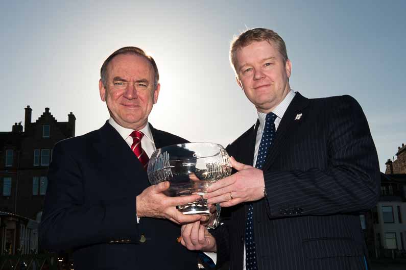 G4S present to R&A Chief Execuitve to mark 30 Years with R&A